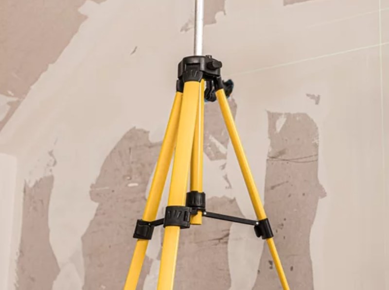 BESTEN Poziomica laserowa 4D 16 linii BE0002848 z zielonym laserem 532 nm i statywem 118 cm